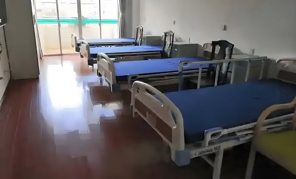 本科学历落户深圳_专访导演饶晓志:对《万里归途》满意和骄傲 晓志对万里中说消息